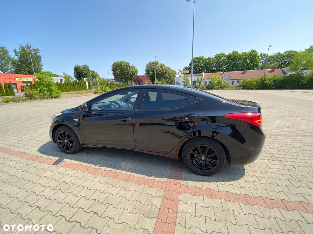 Hyundai Elantra 1.6 Classic + - 15