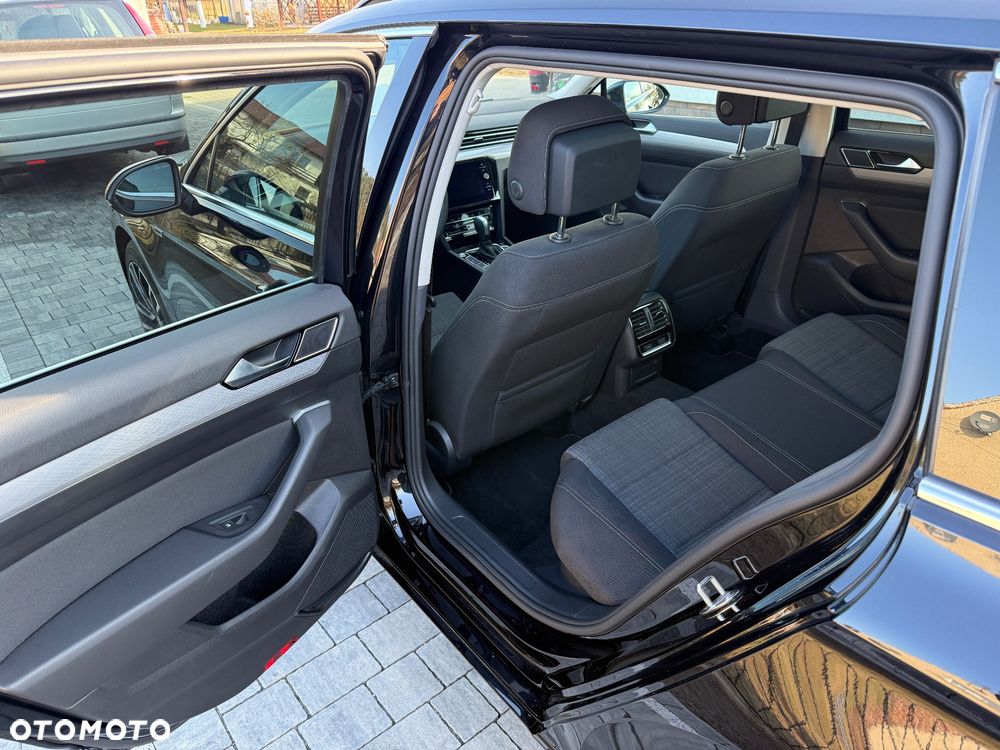 Volkswagen Passat 2.0 TDI Business DSG - 13