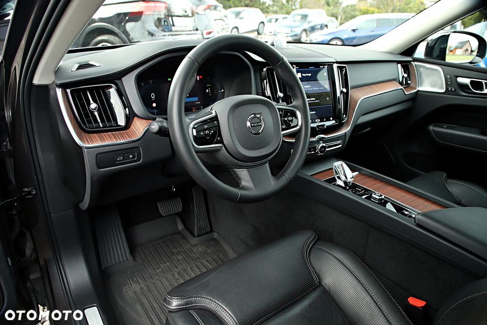 Volvo XC 60 T8 Plug-In Hybrid AWD Ultimate Dark - 18