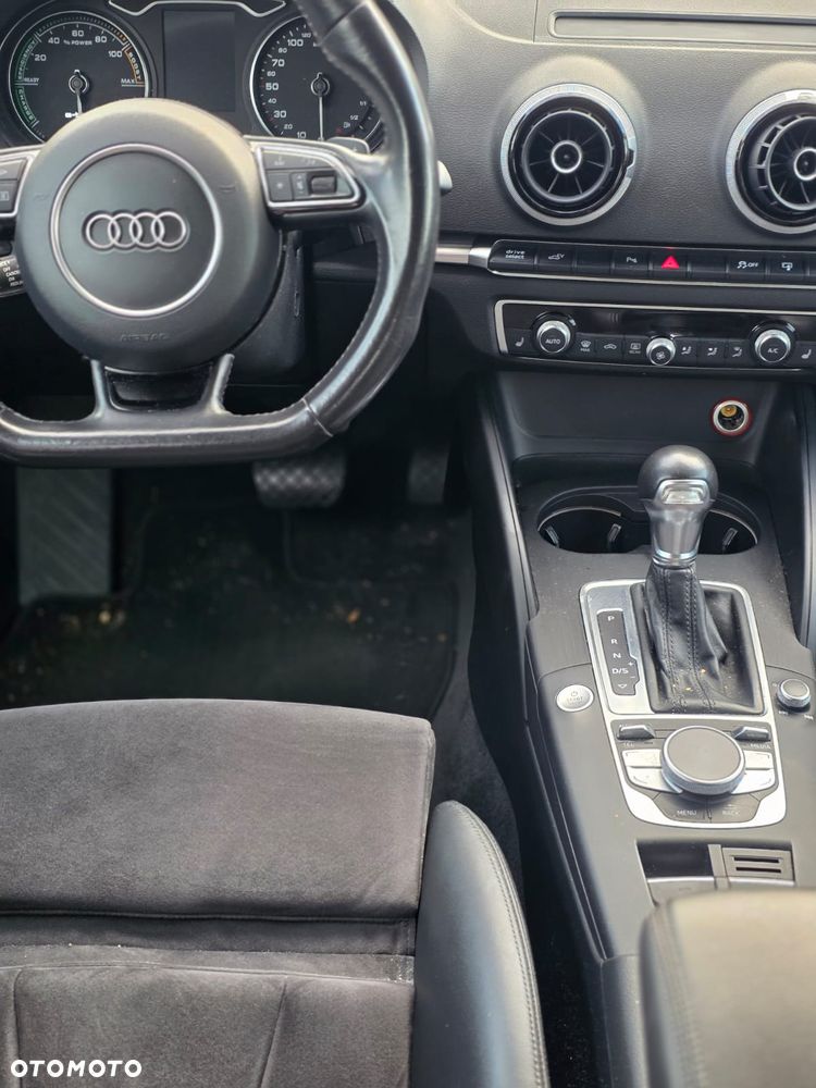 Audi A3 Sportback 1.4 TFSI E-tron Ambiente e-S tronic - 19