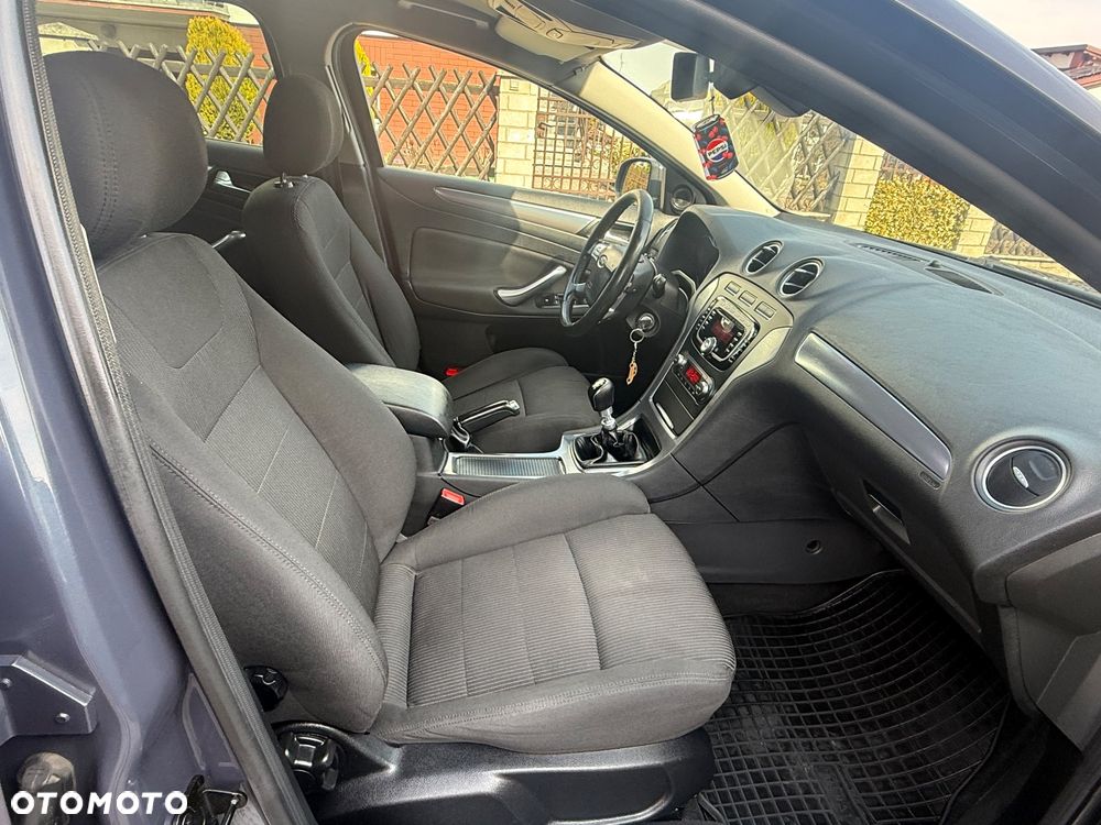 Ford Mondeo 2.0 TDCi Ghia - 13