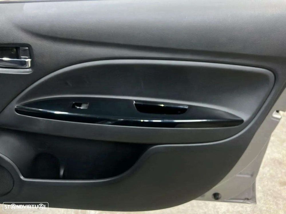 Mitsubishi Space Star 1.2 Intense - 21