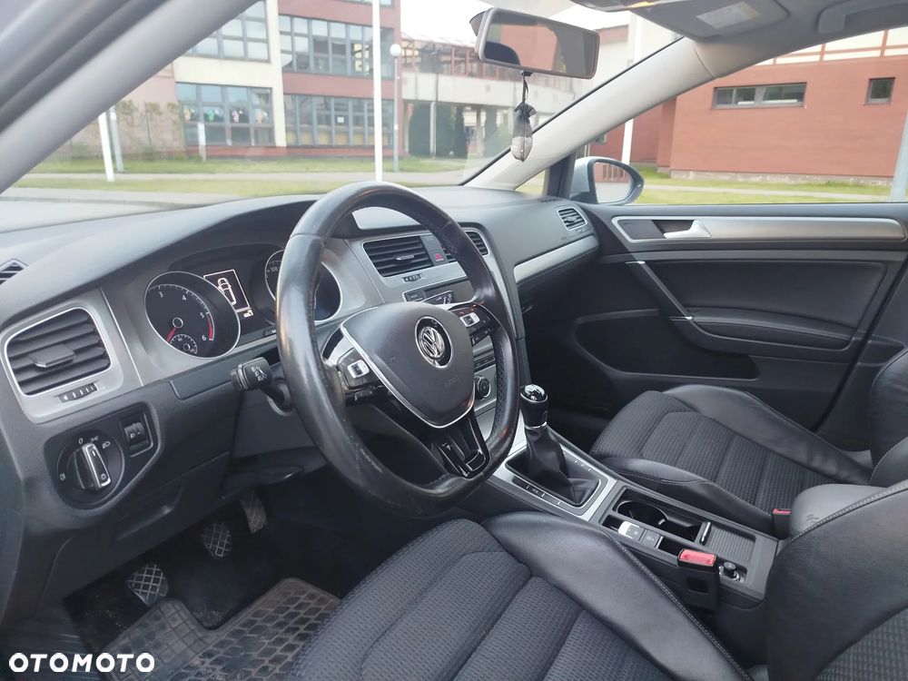 Volkswagen Golf - 6