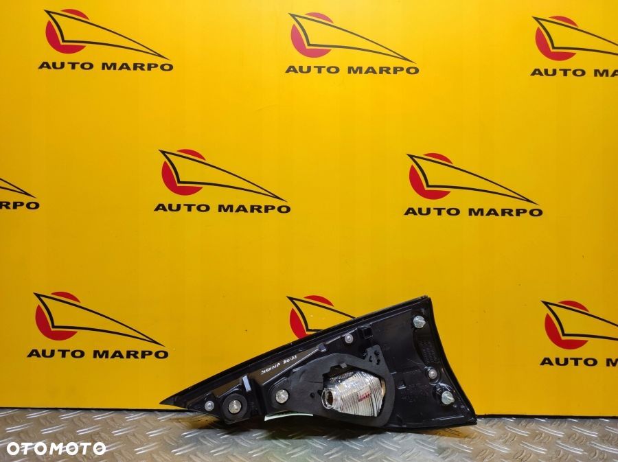 TOYOTA SIENNA 2020- LAMPA KLAPY TYŁ LEWA USA - 2