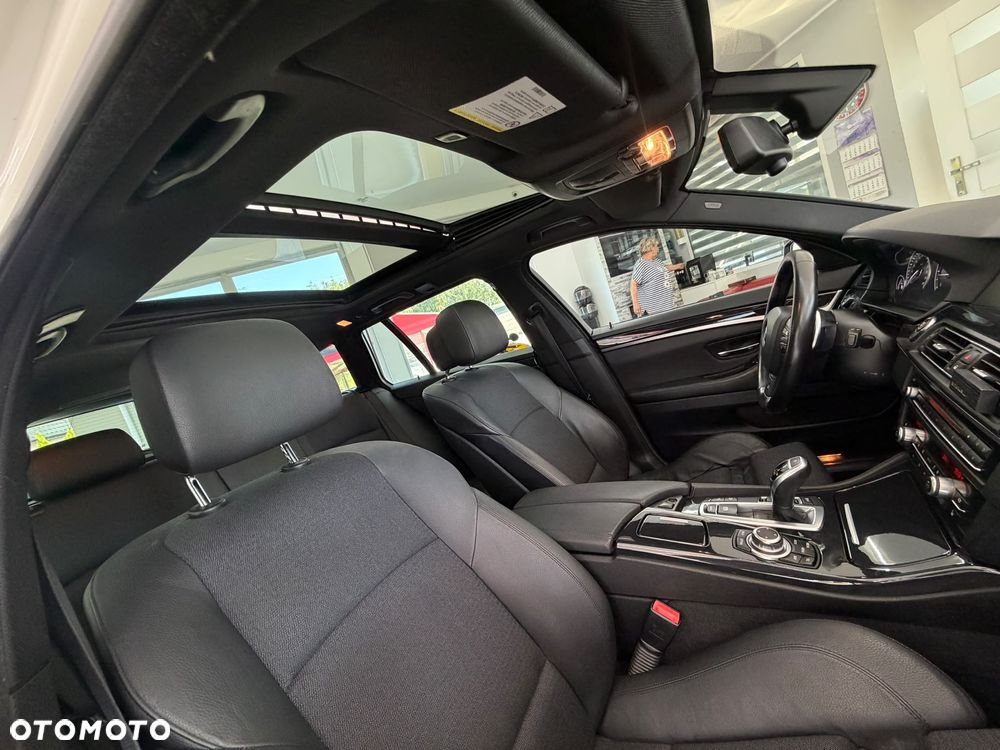 BMW Seria 5 525d xDrive - 23