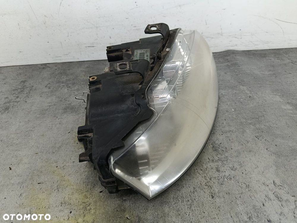 LAMPA PRZÓD PRAWA AUDI A4 B6 8E0941030C 89305705  VALEO - 5