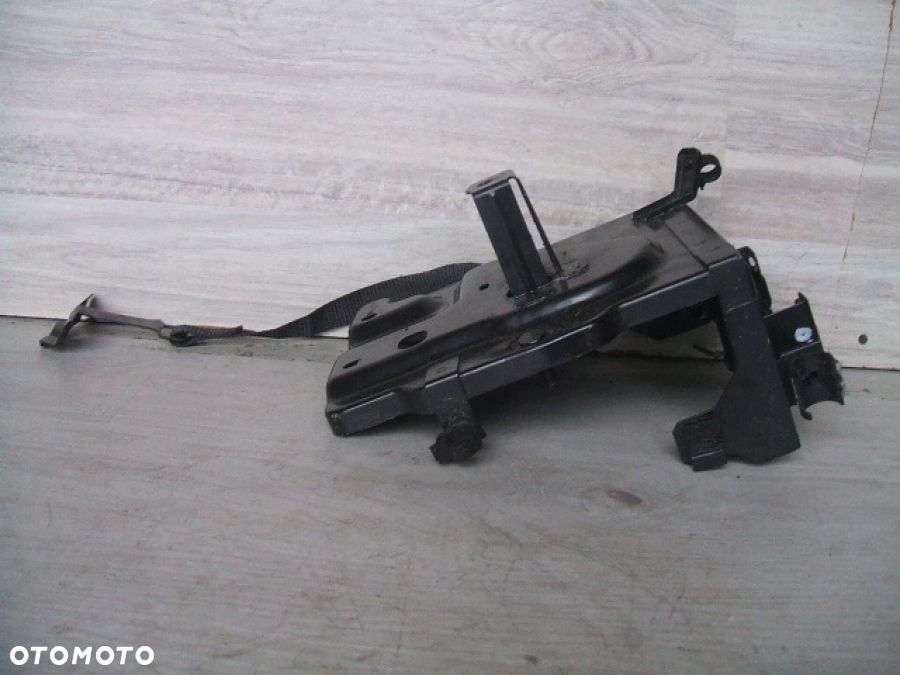 FIAT 500 lift PODSTAWA AKUMULATORA obudowa - 2