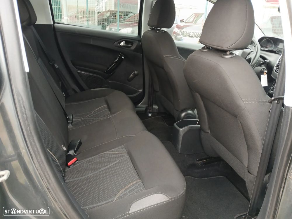 Peugeot 208 1.2 PureTech Active - 17