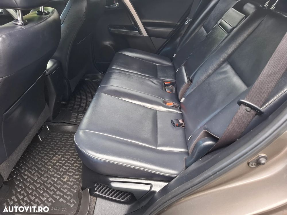 Toyota RAV4 2.5 VVT-i 4x4 Luxury - 11