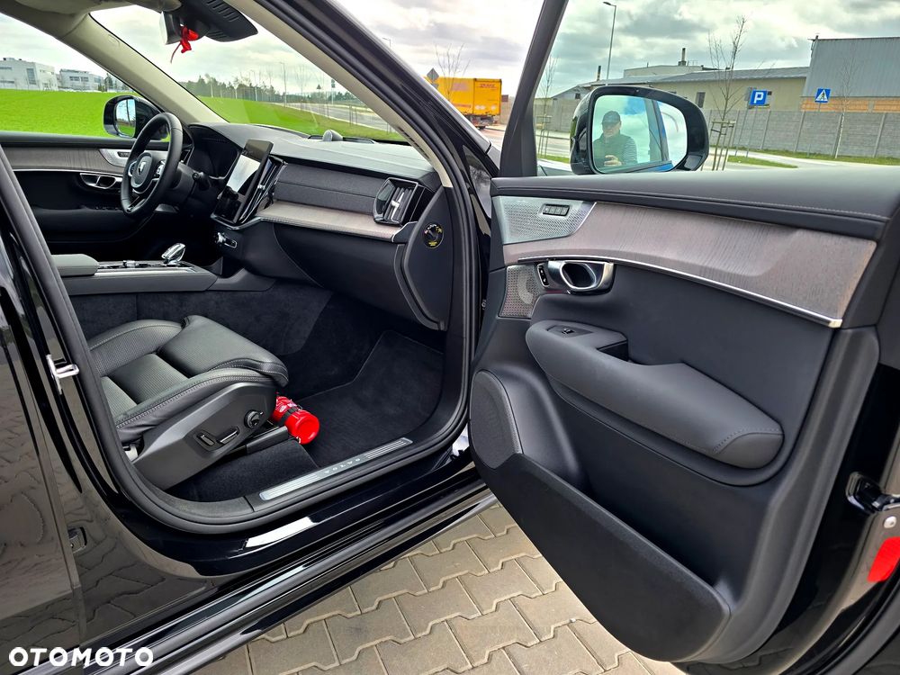 Volvo XC 90 T8 AWD Plug-In Hybrid Ultra Dark 7os - 27