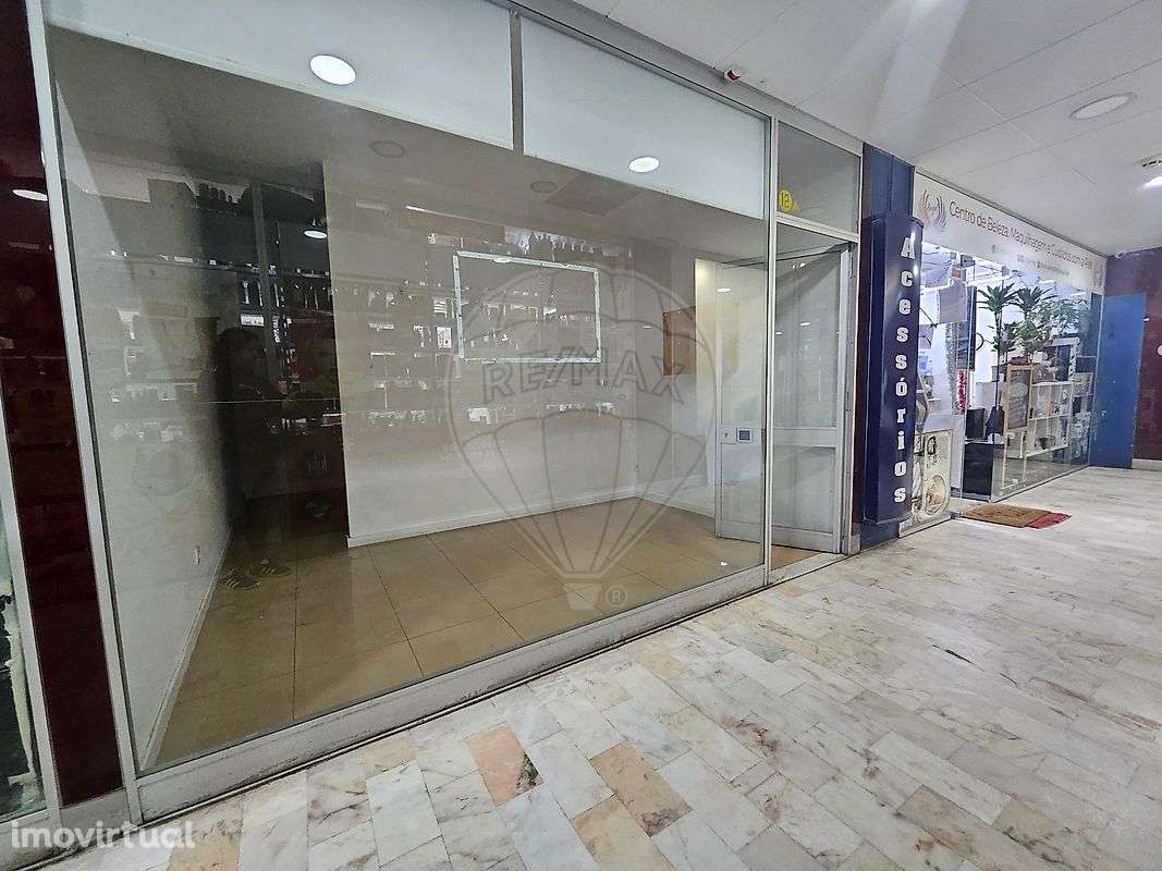 Loja  para arrendamento - Grande imagem: 2/4