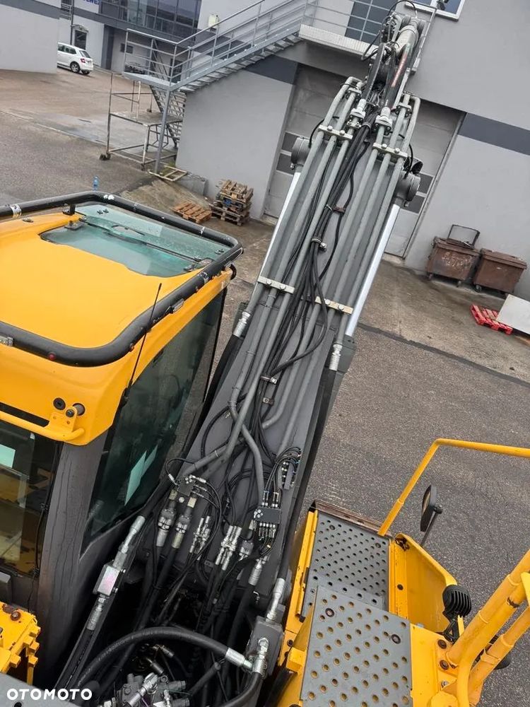 Volvo ec 220 el - 17