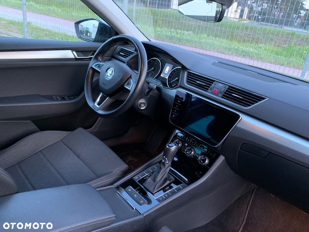 Skoda Superb 2.0 TDI Sportline DSG - 8