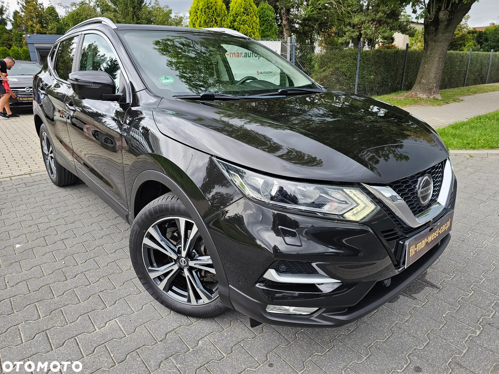 Nissan Qashqai 1.3 DIG-T TEKNA - 2