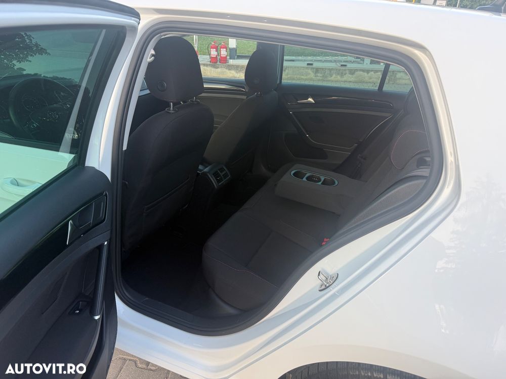 Volkswagen Golf 2.0 TDI Sound - 12