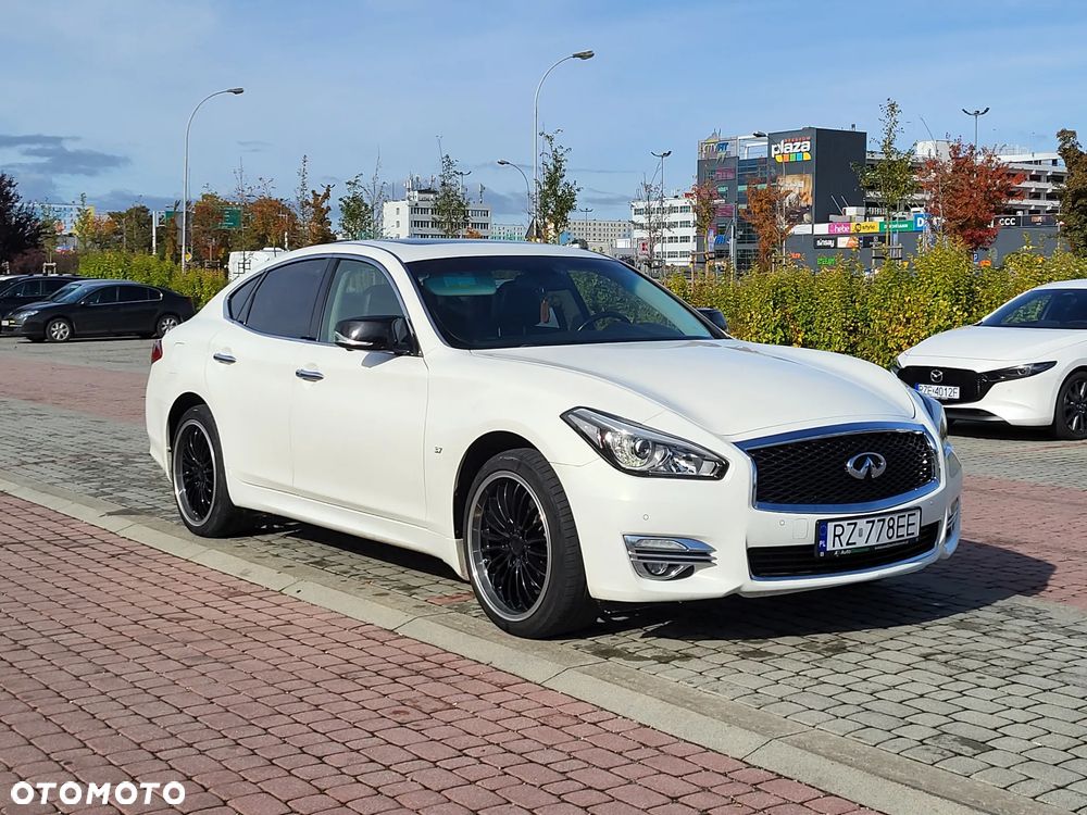 Infiniti Q70 - 1