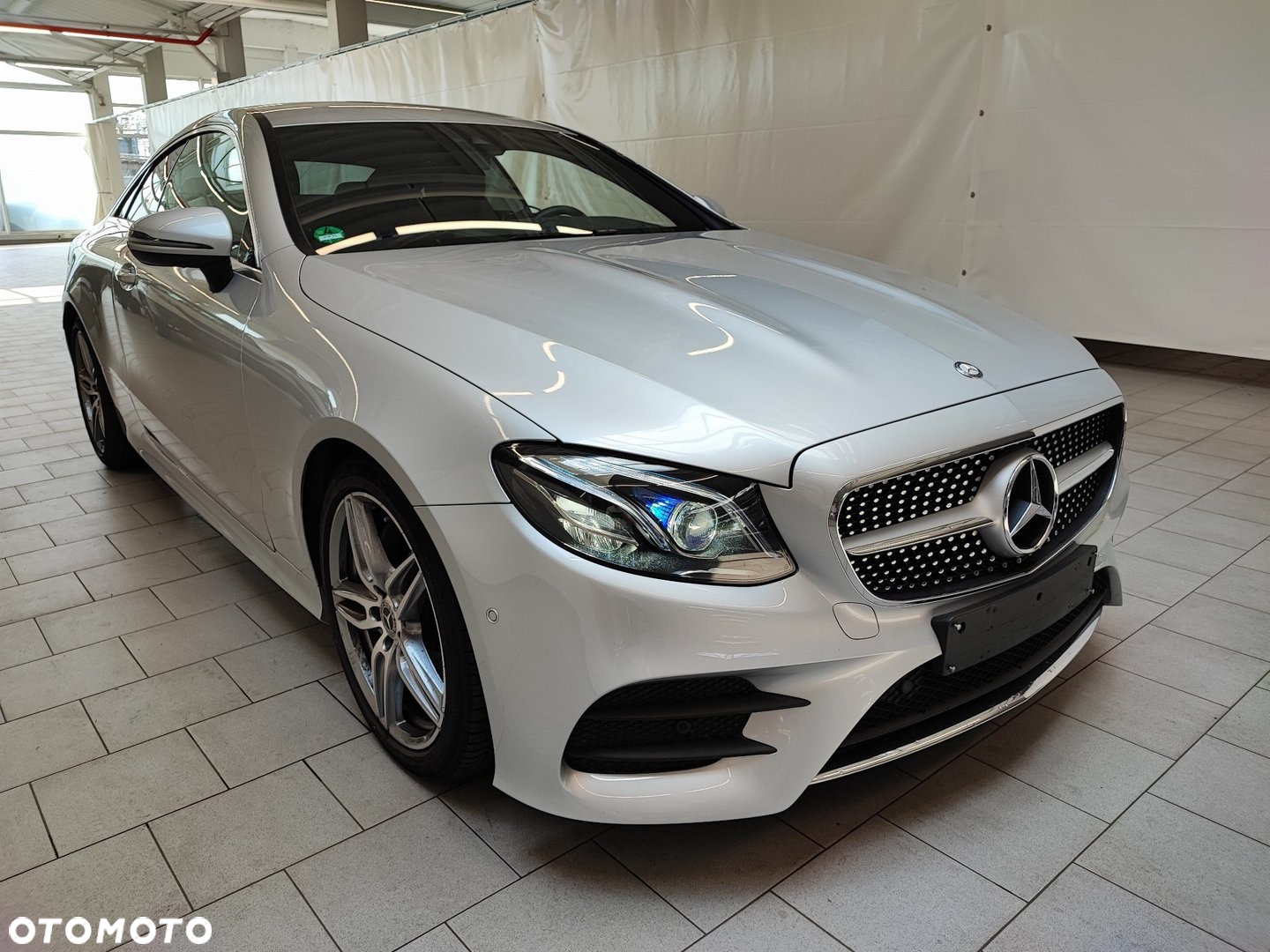 Mercedes-Benz Klasa E 200 4Matic Coupe 9G-TRONIC AMG Line - 2