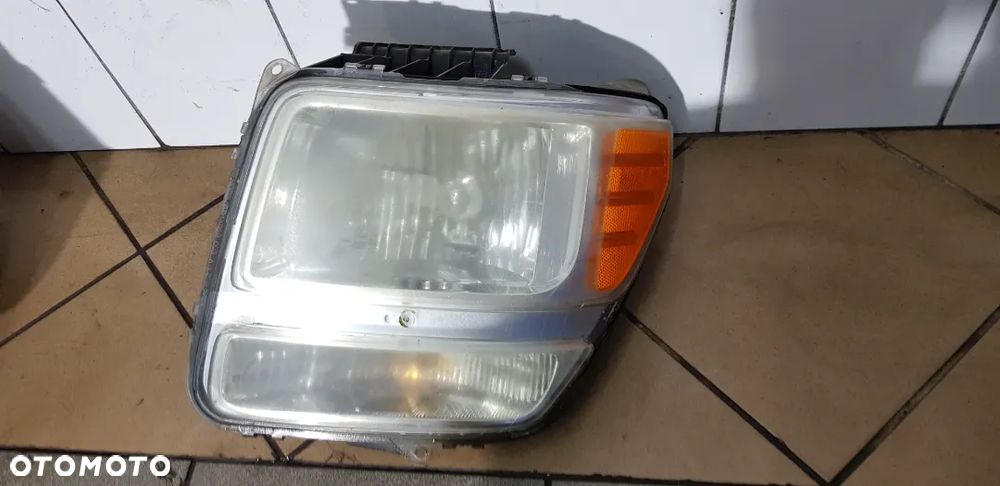 Dodge Nitro Lampa Przód - 2