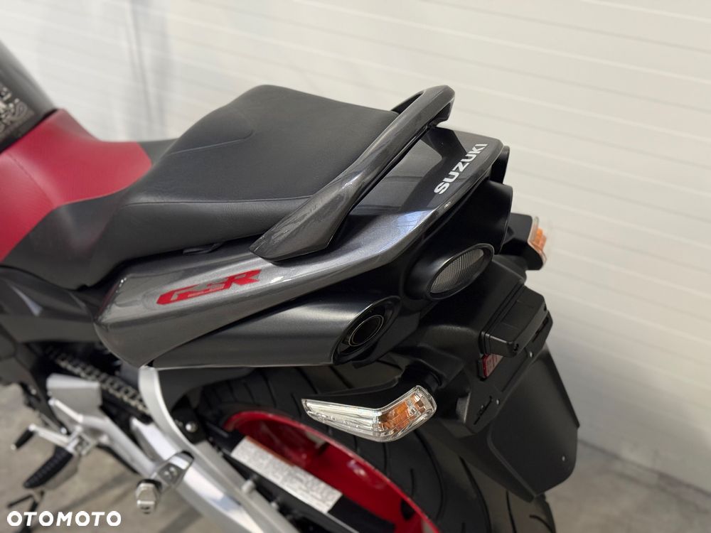 Suzuki GSR - 35