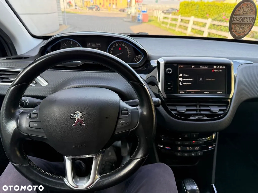 Peugeot 2008 BlueHDi 100 STOP & START Allure - 11