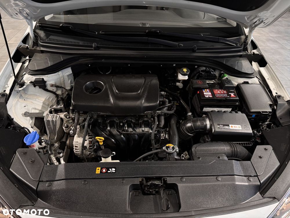 Hyundai Elantra - 24