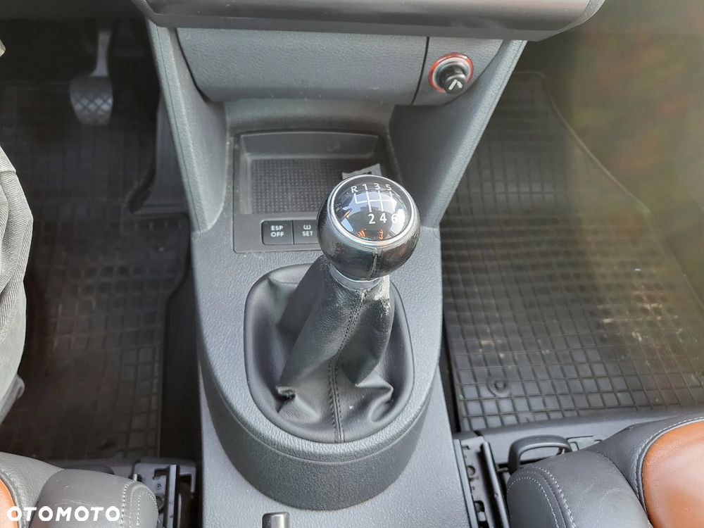 Volkswagen Touran 2.0 TDI DPF Cross - 14