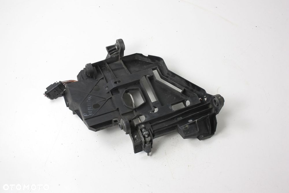 UCHWYT MOCOWANIE REFLEKTORA Porsche Cayenne 3.2 VR6 02-10 - 2