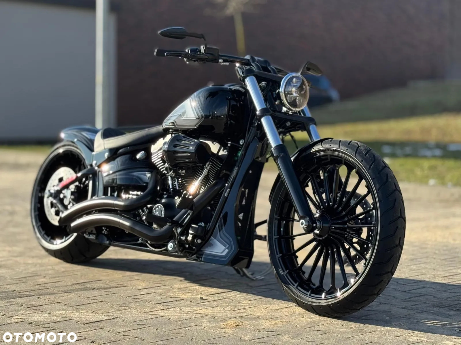 Harley-Davidson Softail Breakout - 10