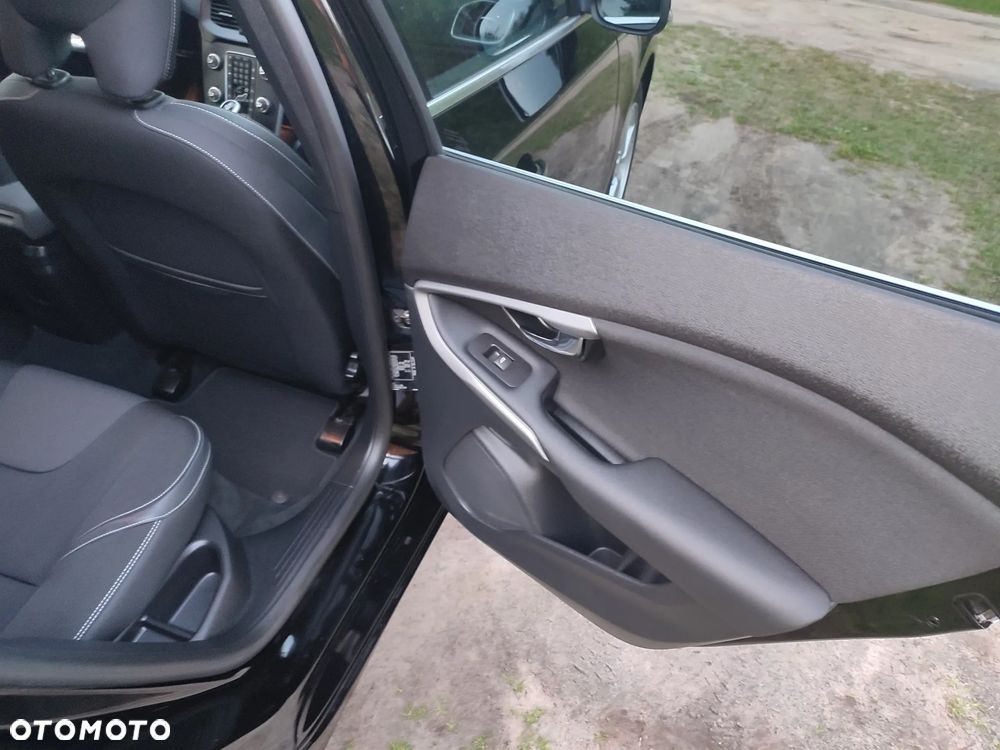 Volvo V40 D4 Drive-E Momentum - 24