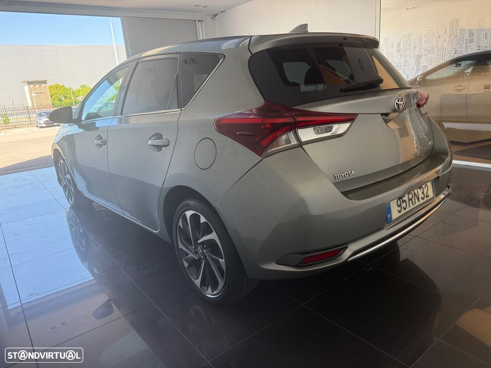 Toyota Auris 1.4 D-4D Com. +P.Techno+P.Sport - 4