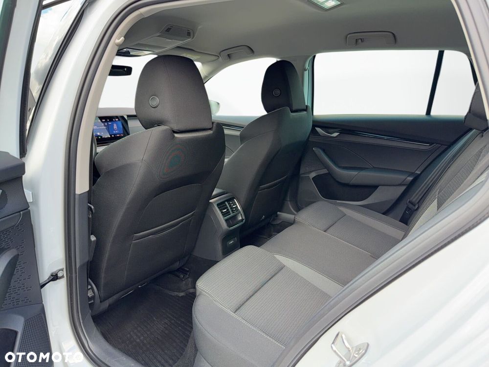 Skoda Octavia 1.5 TSI mHEV Selection DSG - 33
