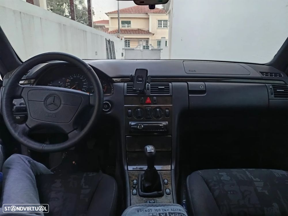 Mercedes-Benz E 290 TD Elegance - 8