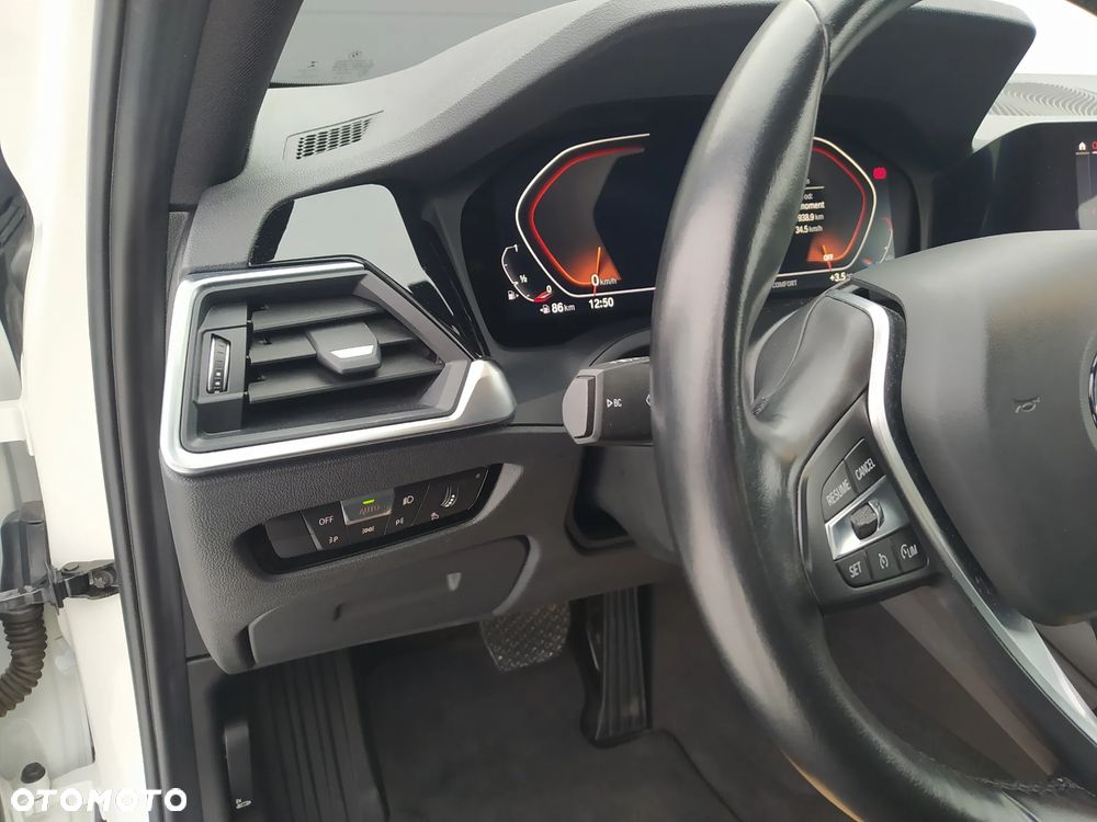 BMW Seria 3 330i Sport Line - 30