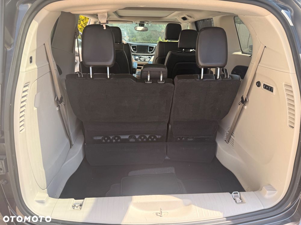 Chrysler Pacifica - 14