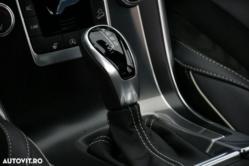 Volvo XC 60 D4 AWD Geartronic Summum - 33