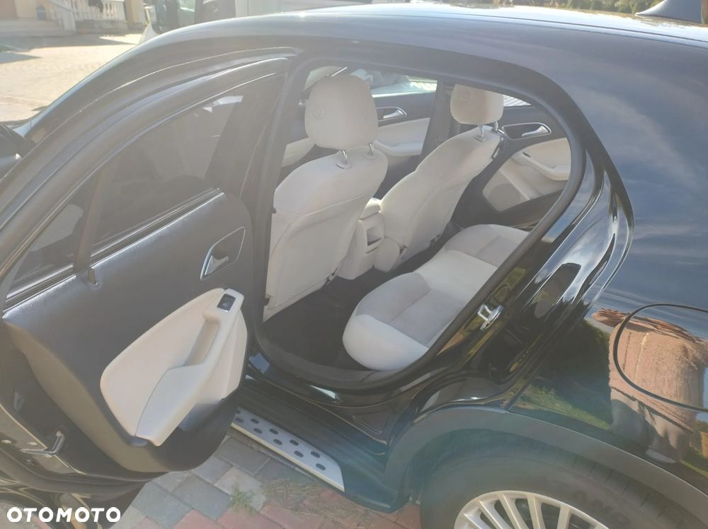 Mercedes-Benz GLA 200 d 4Matic 7G-DCT Style - 13