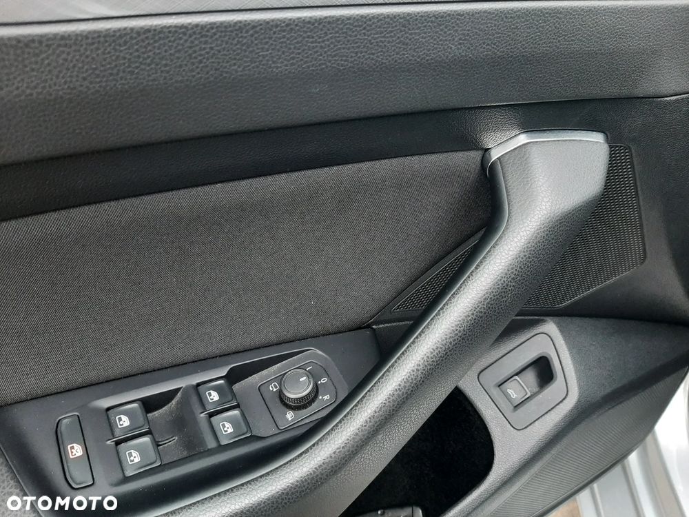 Volkswagen Passat Variant 2.0 TDI SCR DSG Business - 13