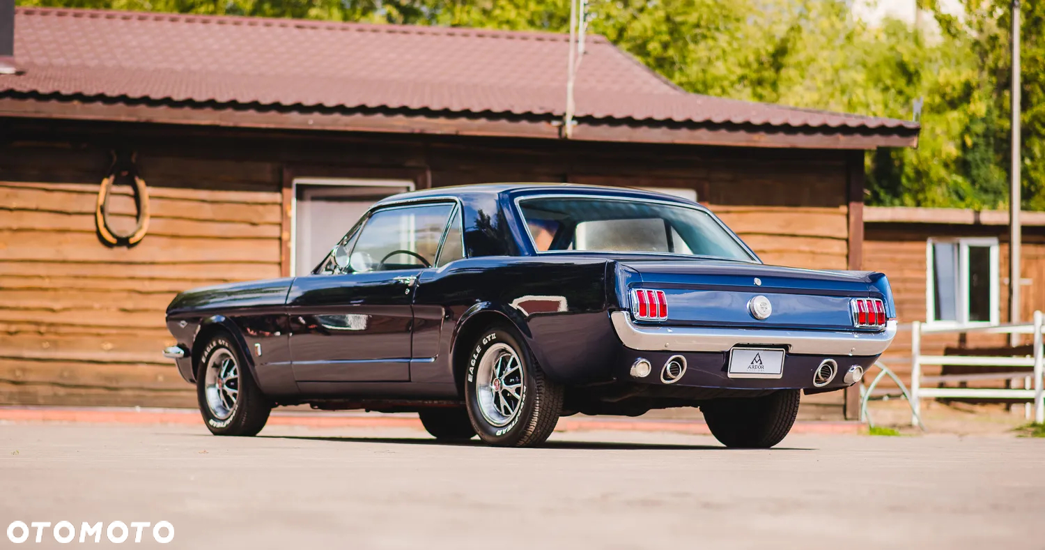 Ford Mustang - 4
