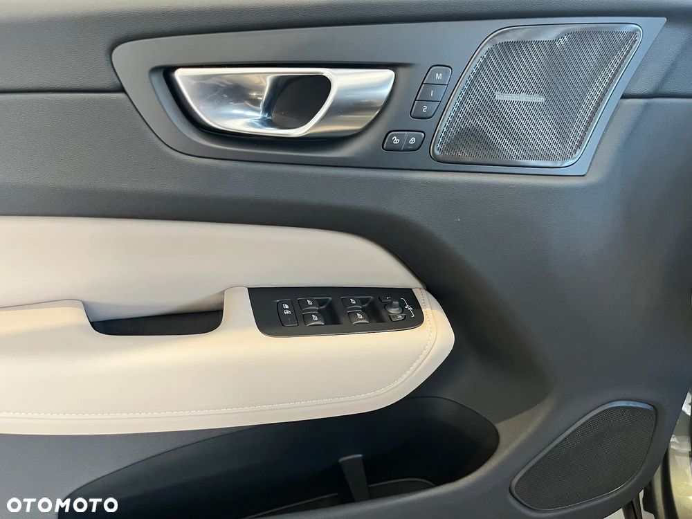 Volvo XC 60 B5 B AWD Ultra Dark - 10
