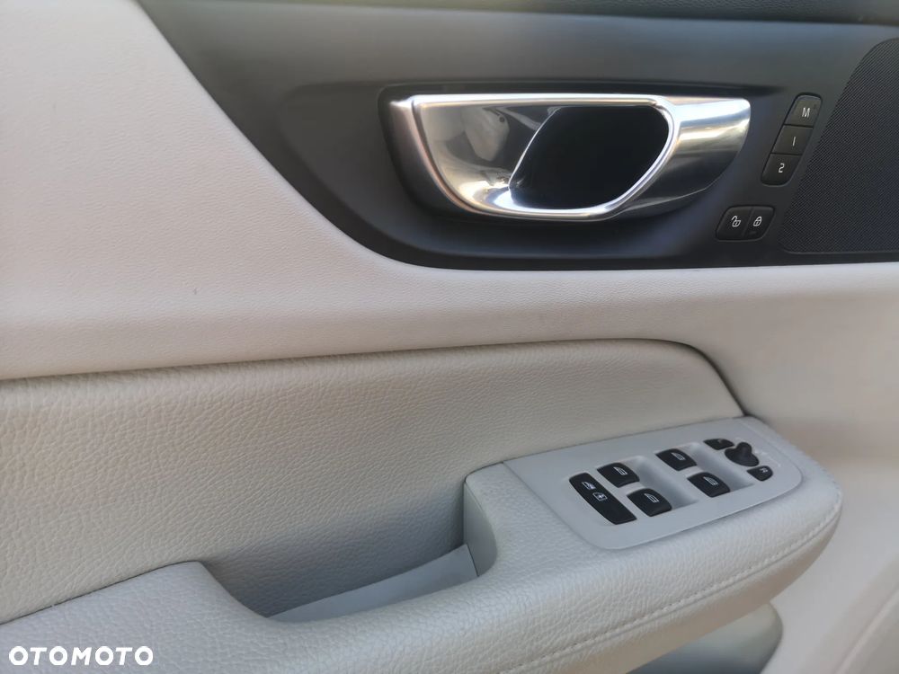 Volvo V60 T5 Geartronic Momentum Pro - 23