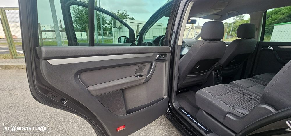 VW Touran 2.0 TDI Highline 7L - 19