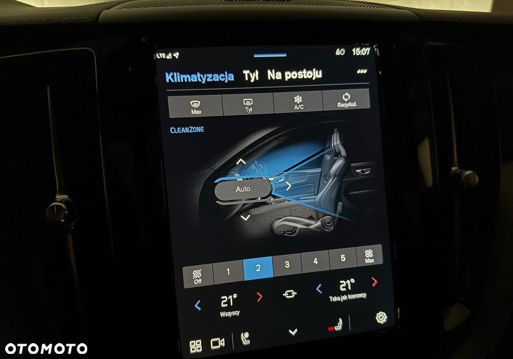Volvo XC 60 B4 D Plus Dark - 25