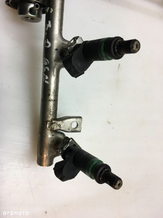 LISTWA WTRYSKOWA AUDI A4 B6 3.0 ASN 06C133551 - 3