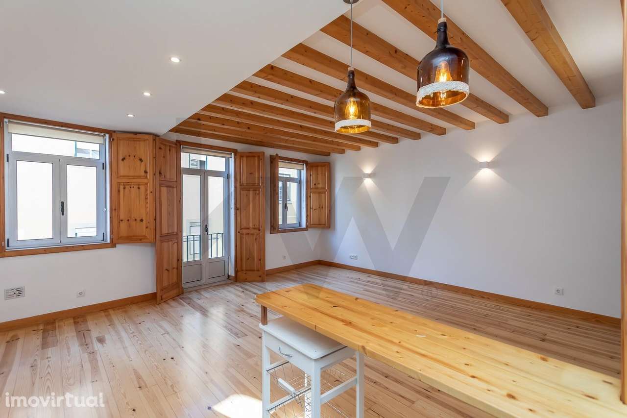 ARRENDAMENTO | T2 Duplex em edifício com fachada de época | Totalmente - Grande imagem: 4/37