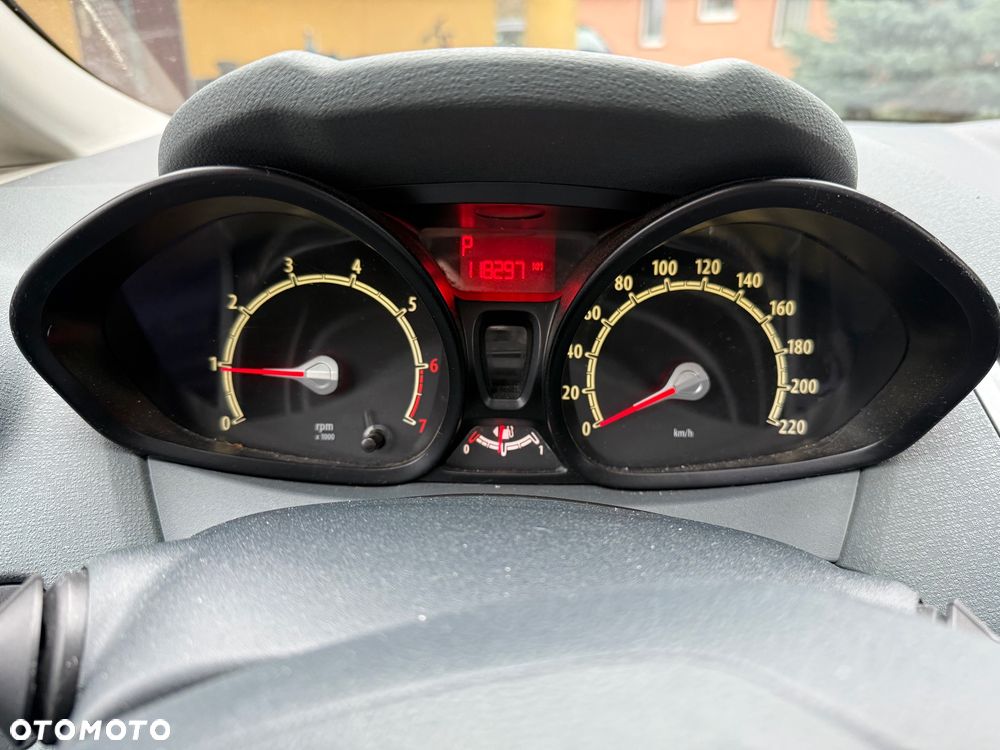 Ford Fiesta 1.4 Autom Champions Edition - 22