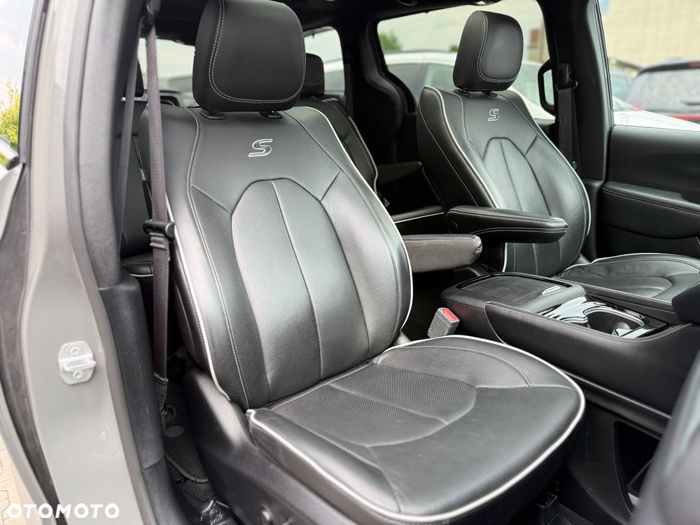 Chrysler Pacifica - 24