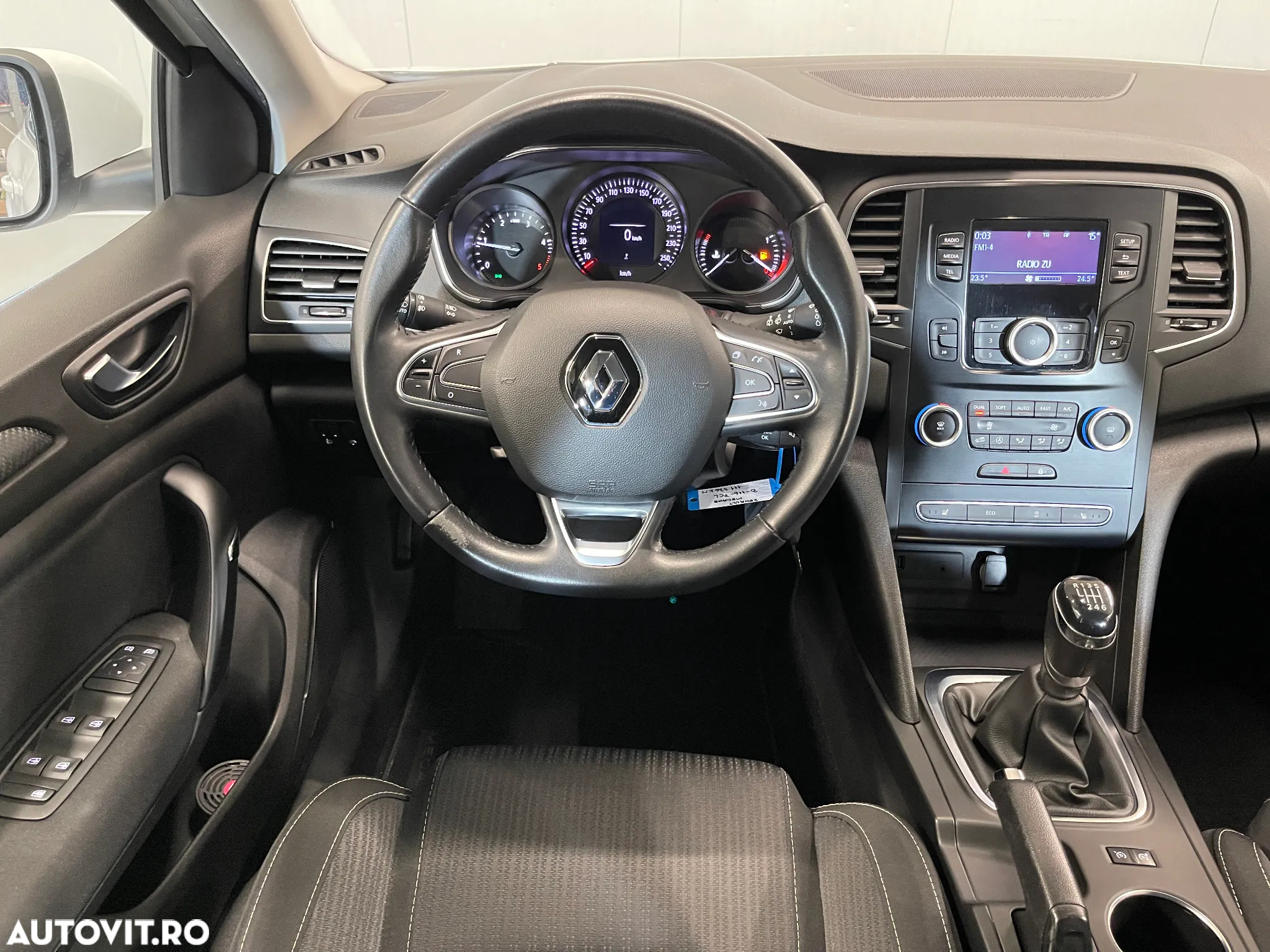Renault Megane Blue dCi 116 Zen - 6