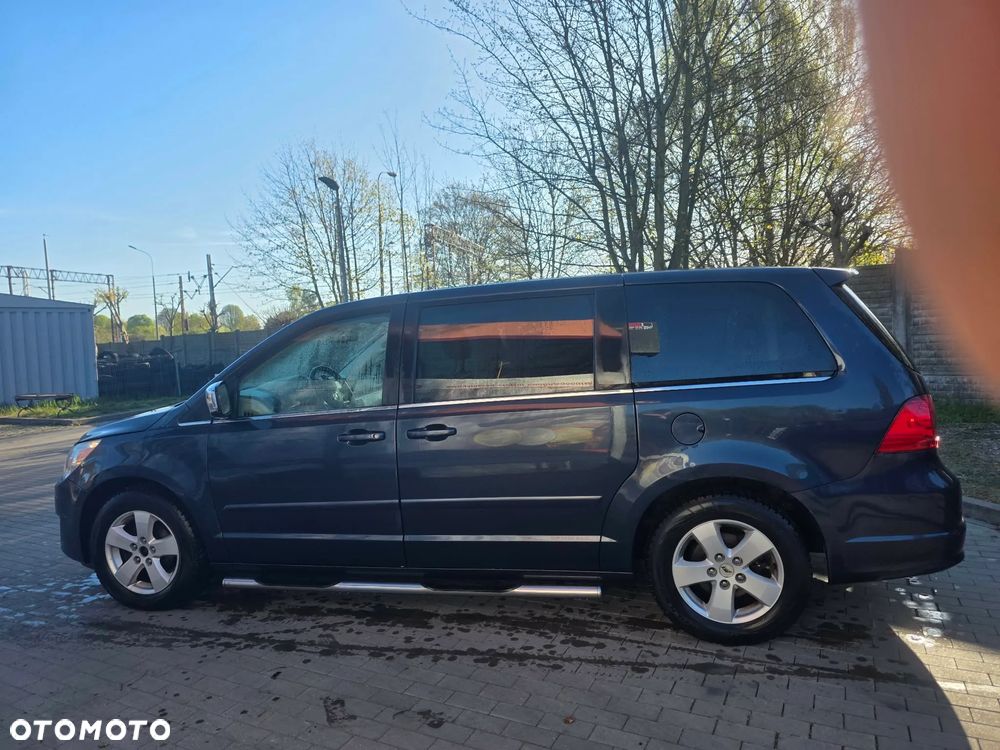 Volkswagen Routan - 13
