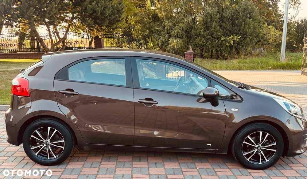 Kia Rio 1.2 L - 5