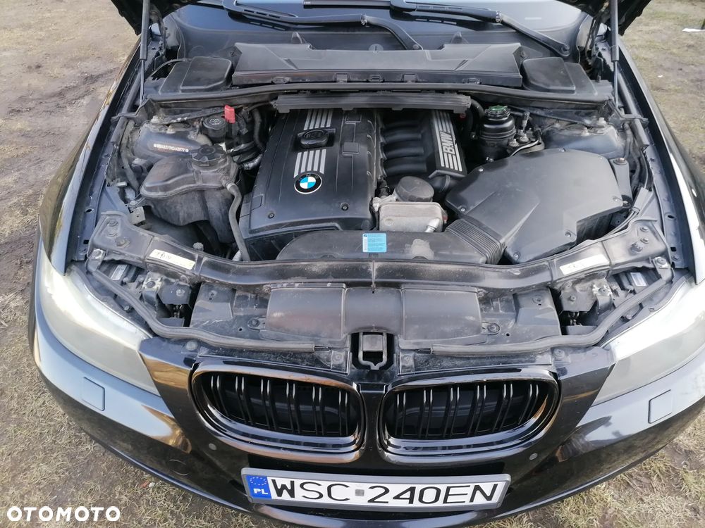 BMW Seria 3 325xi - 14